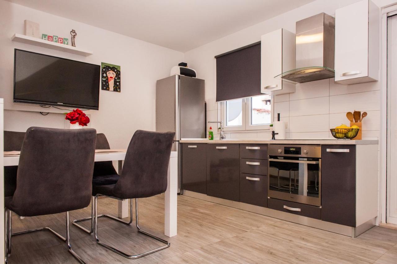 Miki - City Center Apartment With Large Balcony スプリト エクステリア 写真
