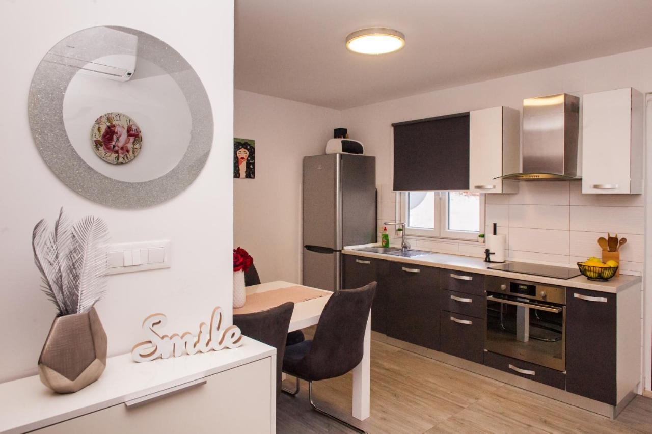 Miki - City Center Apartment With Large Balcony スプリト エクステリア 写真