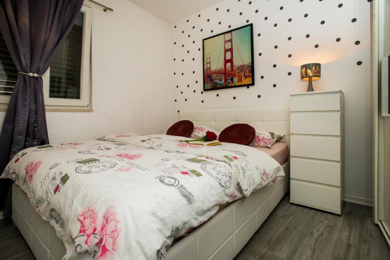 Miki - City Center Apartment With Large Balcony スプリト エクステリア 写真