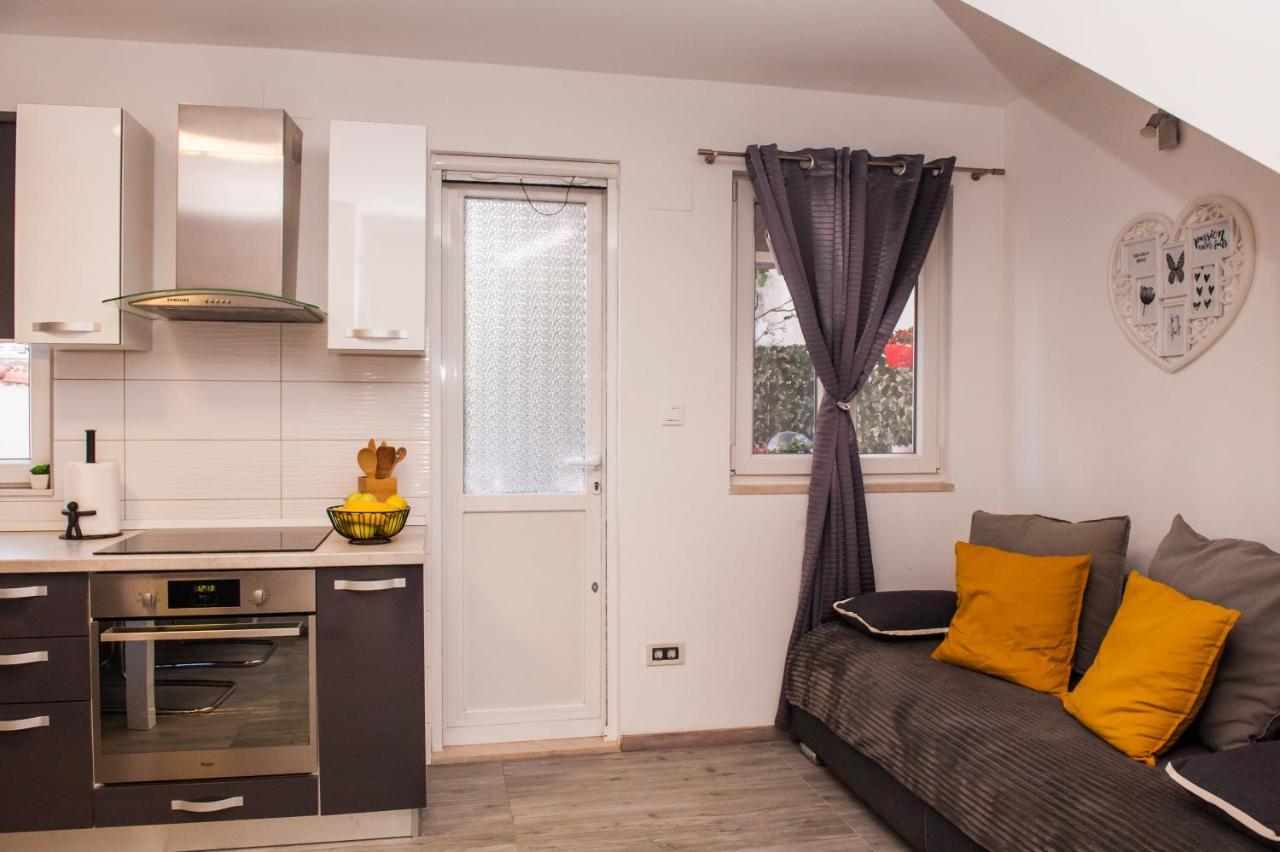Miki - City Center Apartment With Large Balcony スプリト エクステリア 写真