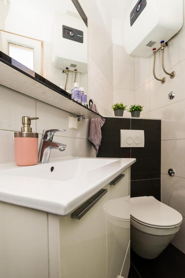 Miki - City Center Apartment With Large Balcony スプリト エクステリア 写真